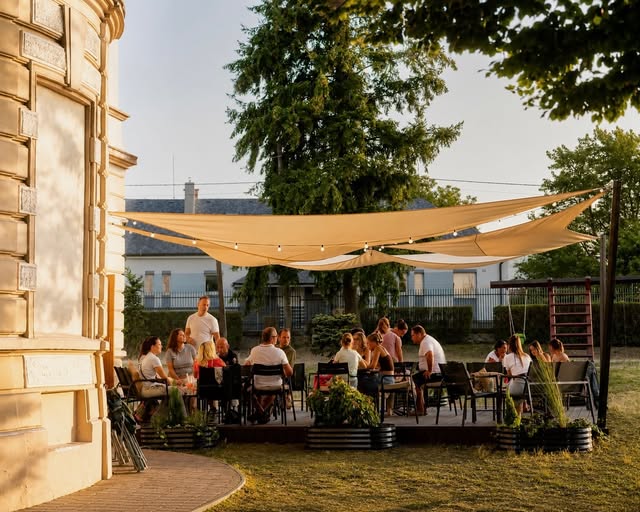 Terasa Take It Bistro pri Zichyho kaštieli